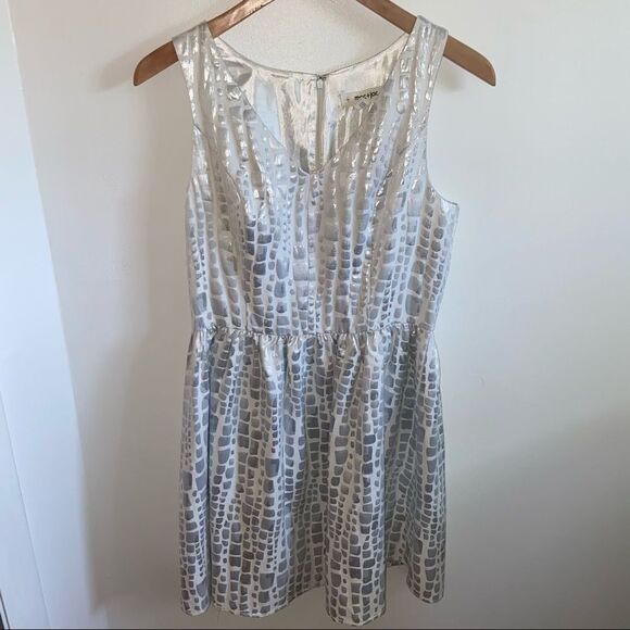 Mac + Jac silver and white print dress - Picture 3 of 13